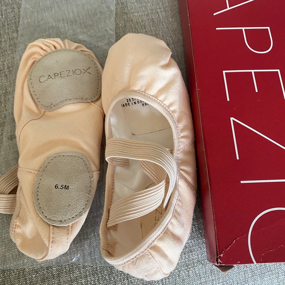 NEW Capezio Hanami ballet shoes Sz 6.5